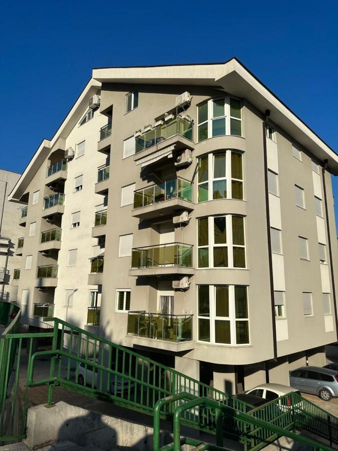 Kropa Apartman พอดโกริกา ภายนอก รูปภาพ