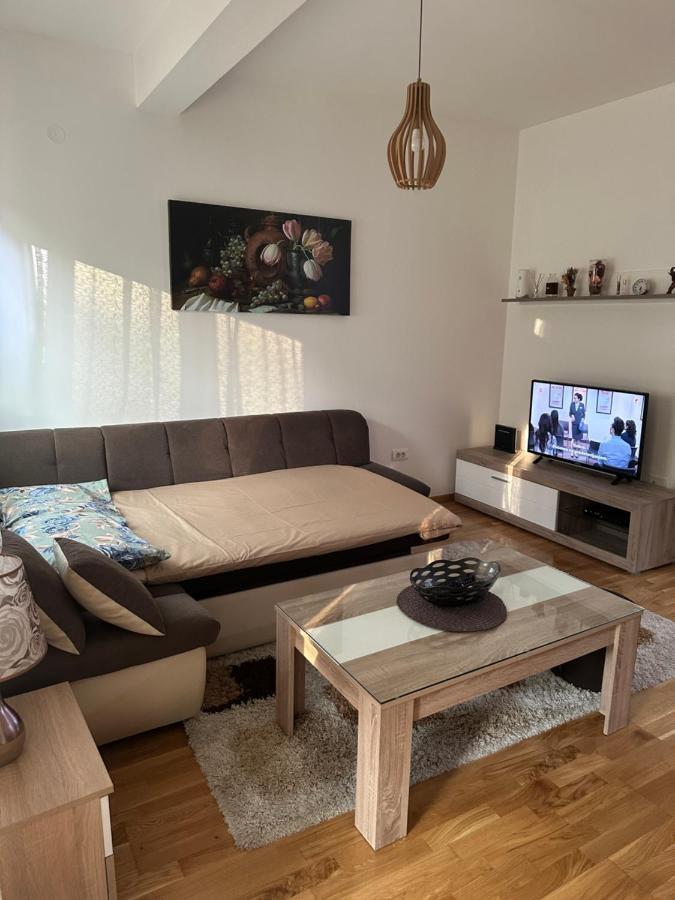 Kropa Apartman พอดโกริกา ภายนอก รูปภาพ