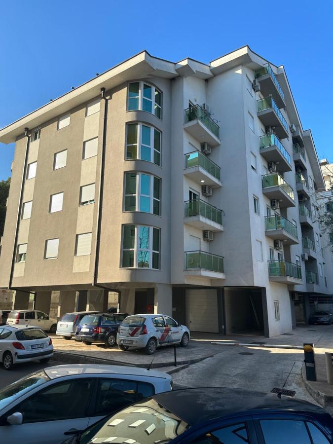 Kropa Apartman พอดโกริกา ภายนอก รูปภาพ