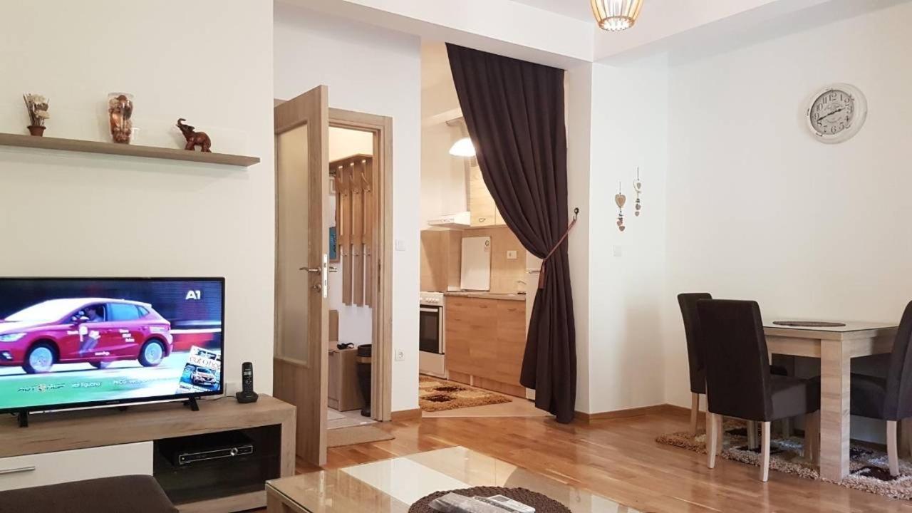 Kropa Apartman พอดโกริกา ภายนอก รูปภาพ